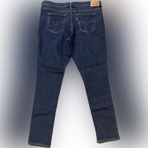 LEVI’S 311 SHAPING SKINNY